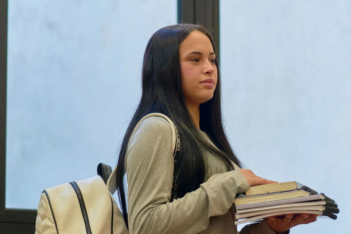 Studentský batoh s notebookem a sešity